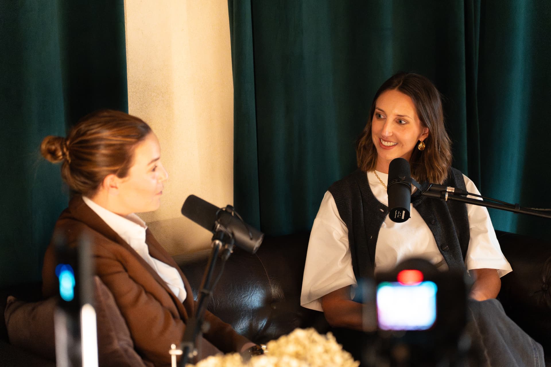 Interview d'une invitée au micro du podcast Rita